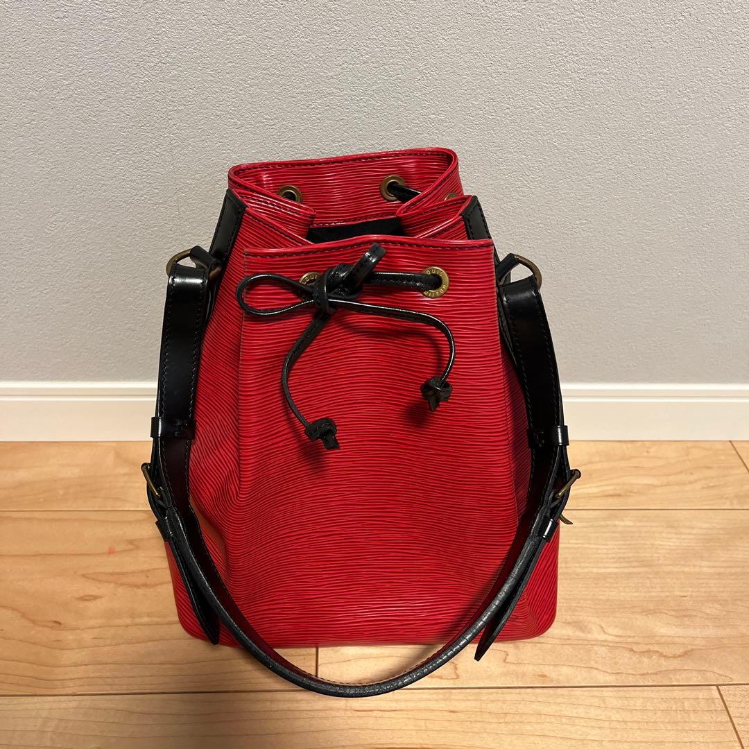 ルイヴィトン　エピ　プチノエ　赤