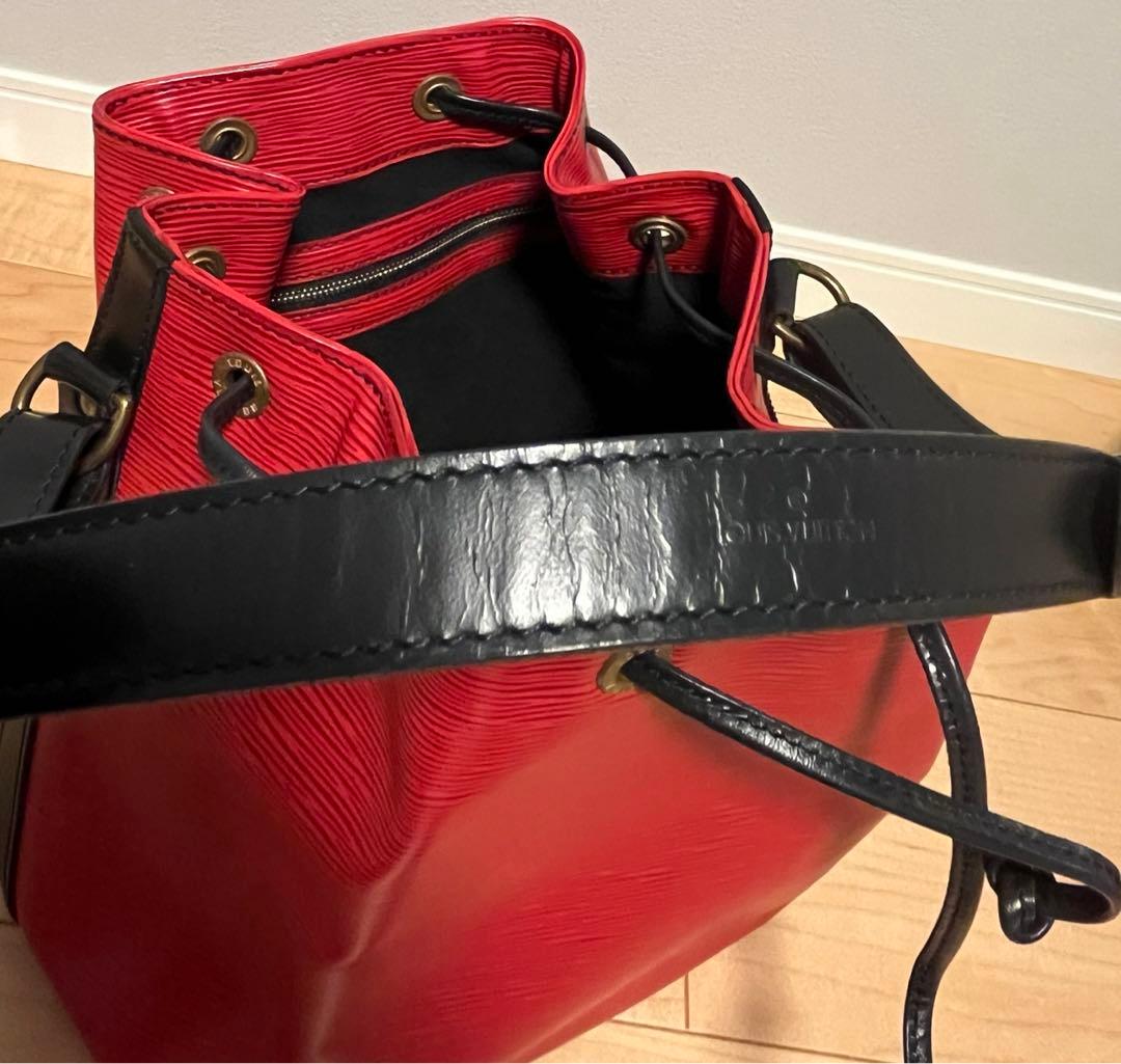 ルイヴィトン　エピ　プチノエ　赤