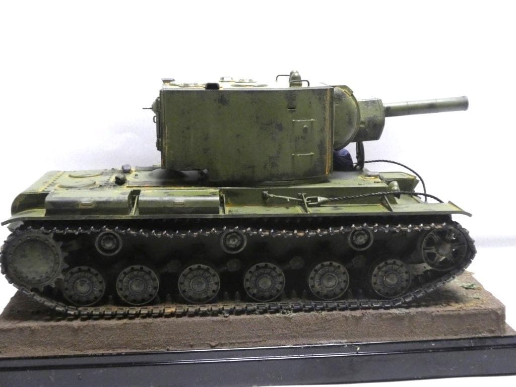 タミヤ 1/35 ソビエト重戦車 KV-2 完成品