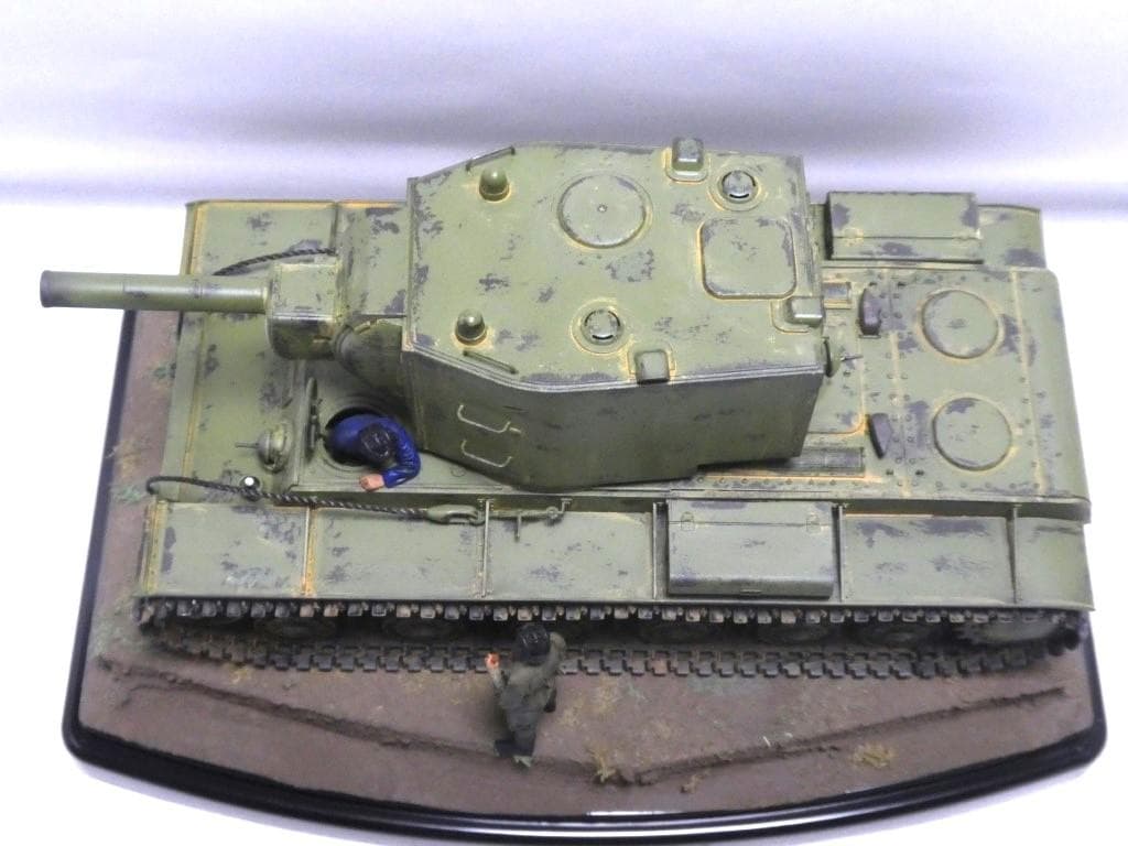 タミヤ 1/35 ソビエト重戦車 KV-2 完成品