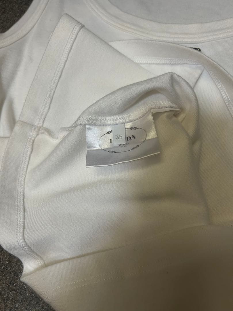 PRADA 三角ロゴ　タンクトップ　サイズ36