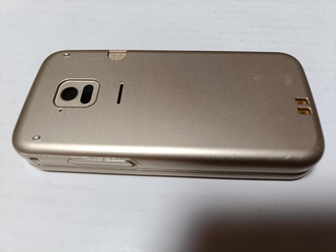 ☆ docomo らくらくホン F-02J ゴールド