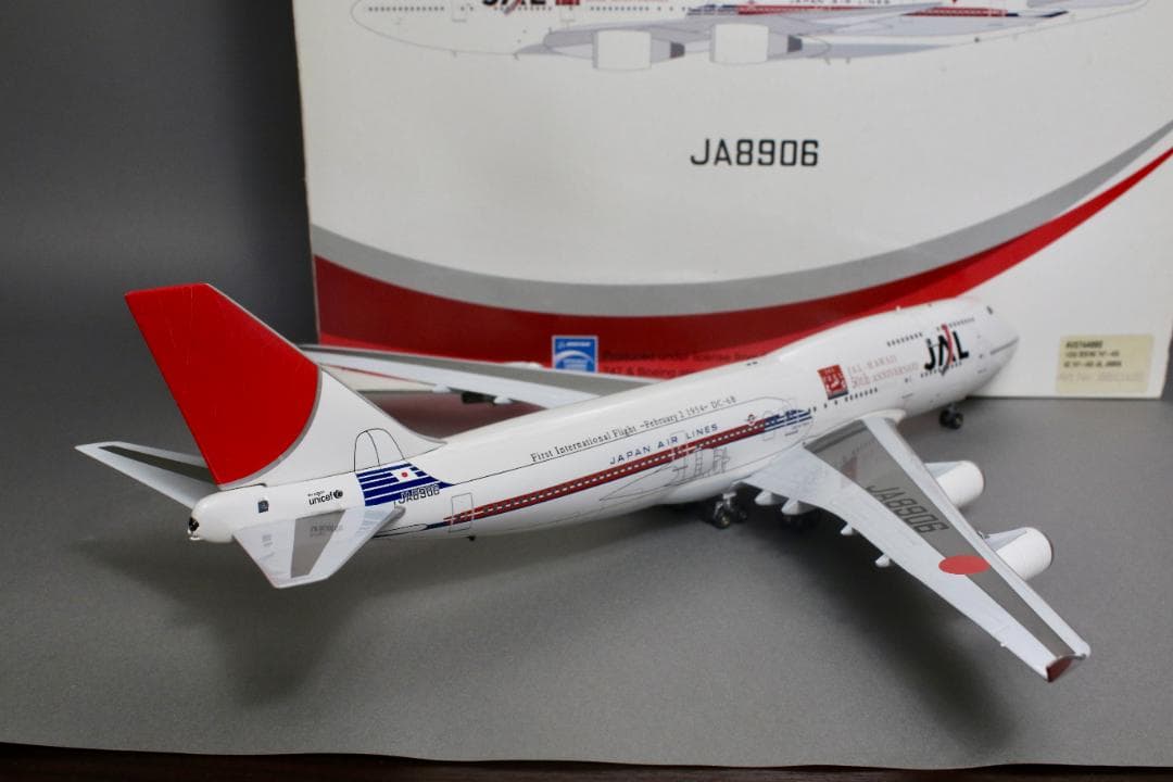 レア JAL B747-400 JA8906 AV2744002 1/200
