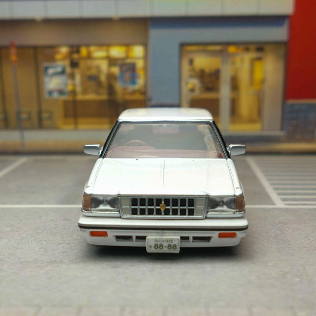 TLV トヨタ クラウン 3.0 ロイヤルサルーンG (カスタム品)