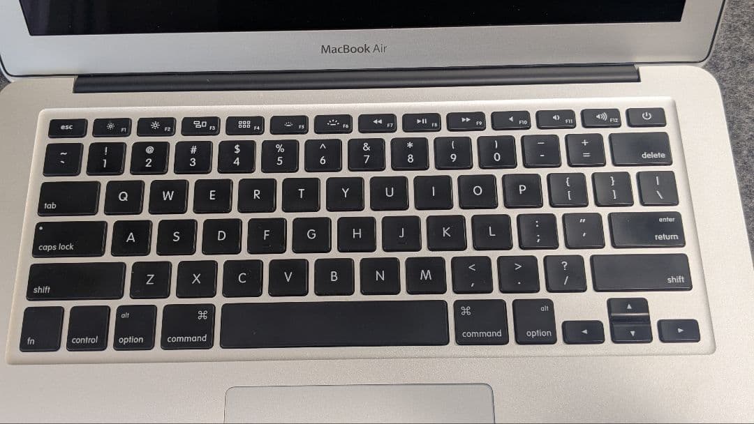 Apple MacBookAir Mid2011 シルバー 充電器付き