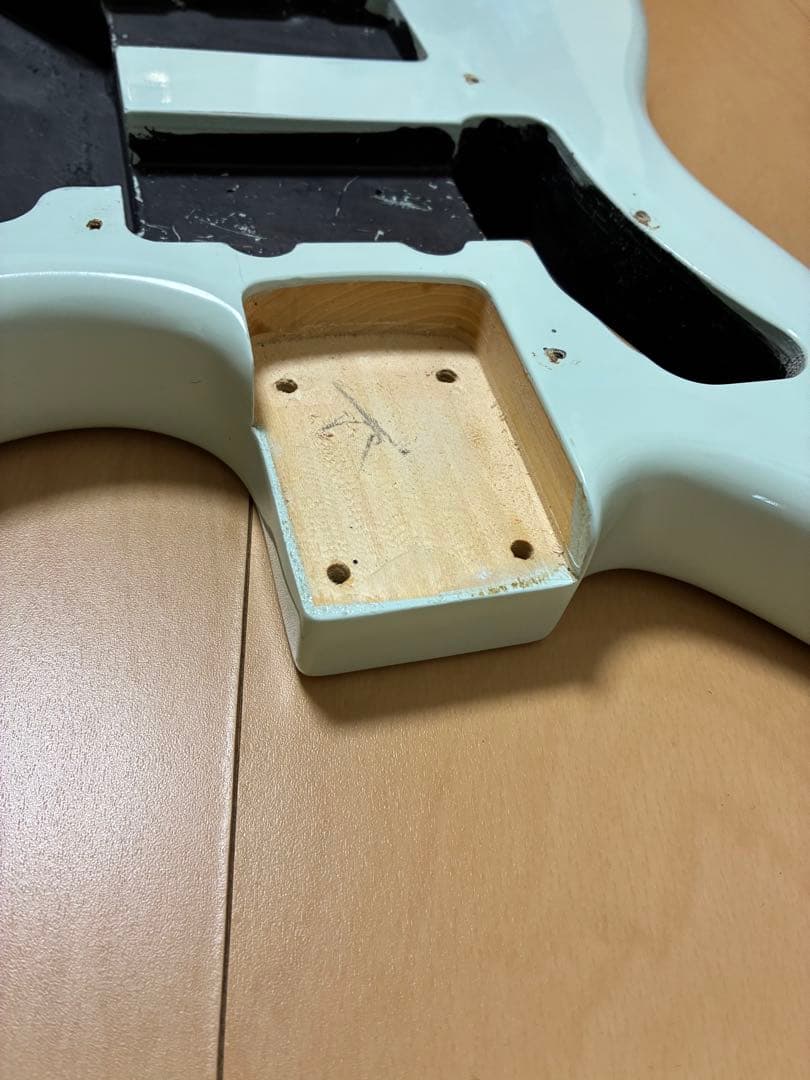 Squier vintage modified jazzmasterボディ