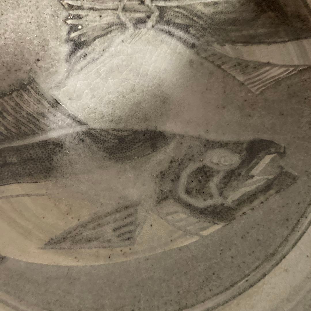 唐津焼　大皿　宸山窯　鉢　26.5cm 魚の絵柄 グレー陶器　煮物　正月　サラダ