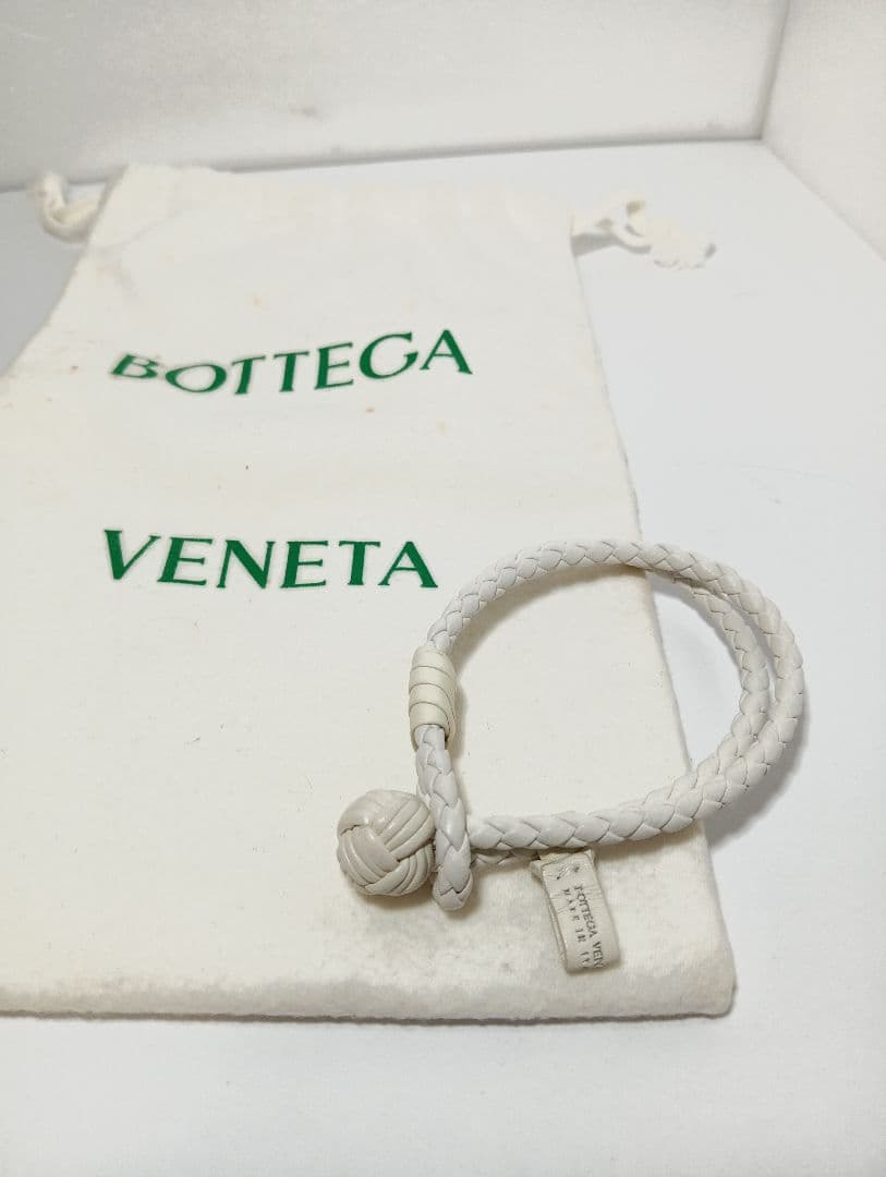 BOTTEGA VENETA　ボッテガベネタ　イントレチャート ブレスレット　白