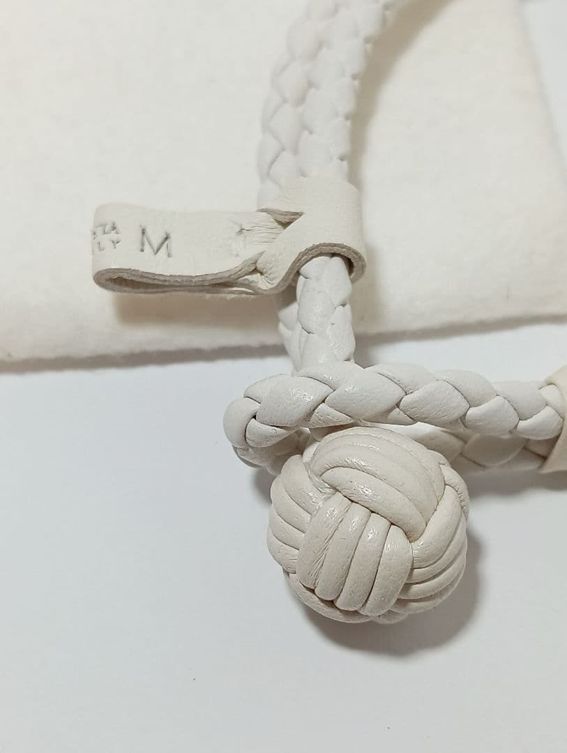 BOTTEGA VENETA　ボッテガベネタ　イントレチャート ブレスレット　白