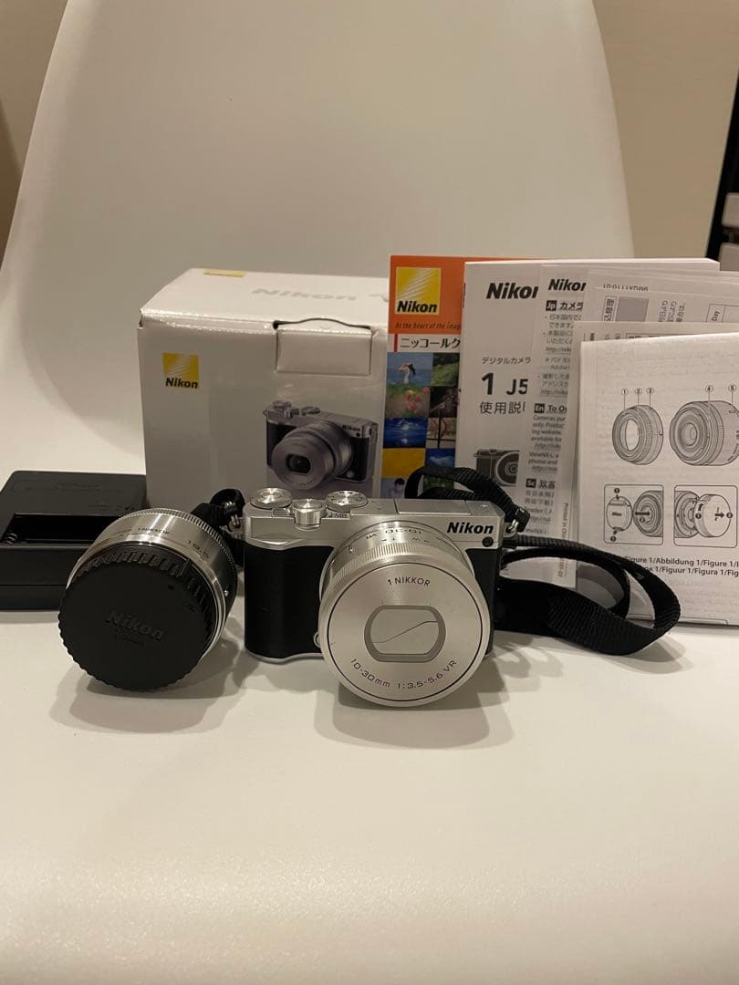 最終限定値下げ　Nikon 1 J5 ミラーレスカメラ シルバー