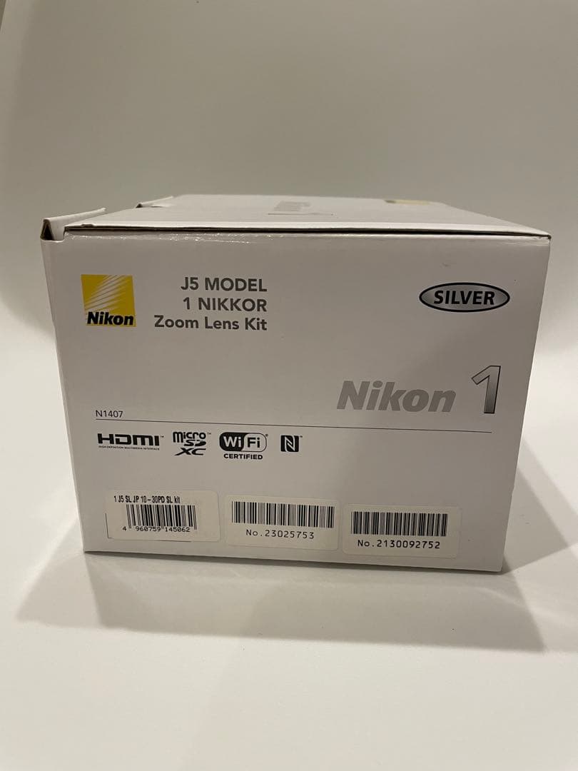 最終限定値下げ　Nikon 1 J5 ミラーレスカメラ シルバー