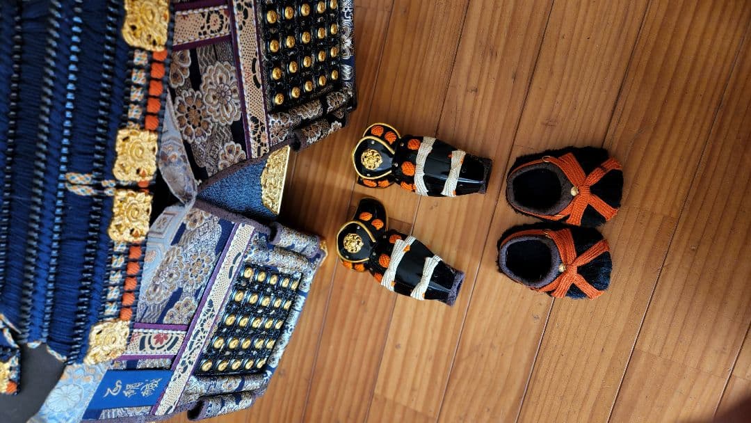 鈴甲子雄山の10号鎧、ジャンク扱いで出品。鍬形は24金張り。年明け価格