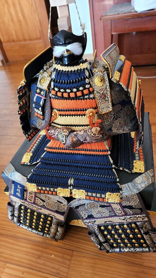 鈴甲子雄山の10号鎧、ジャンク扱いで出品。鍬形は24金張り。特別値引き