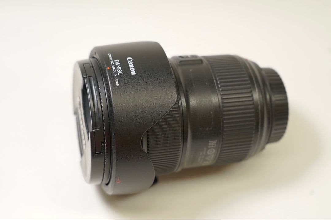 キャノン　ズームレンズ　EF24-70mm　F2.8