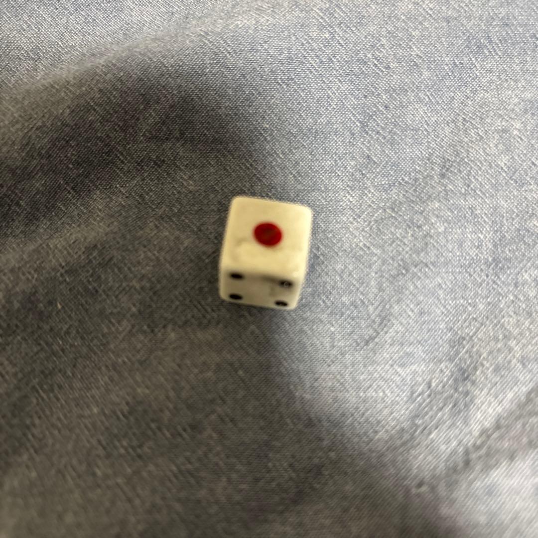 サイコロ 白 赤い点