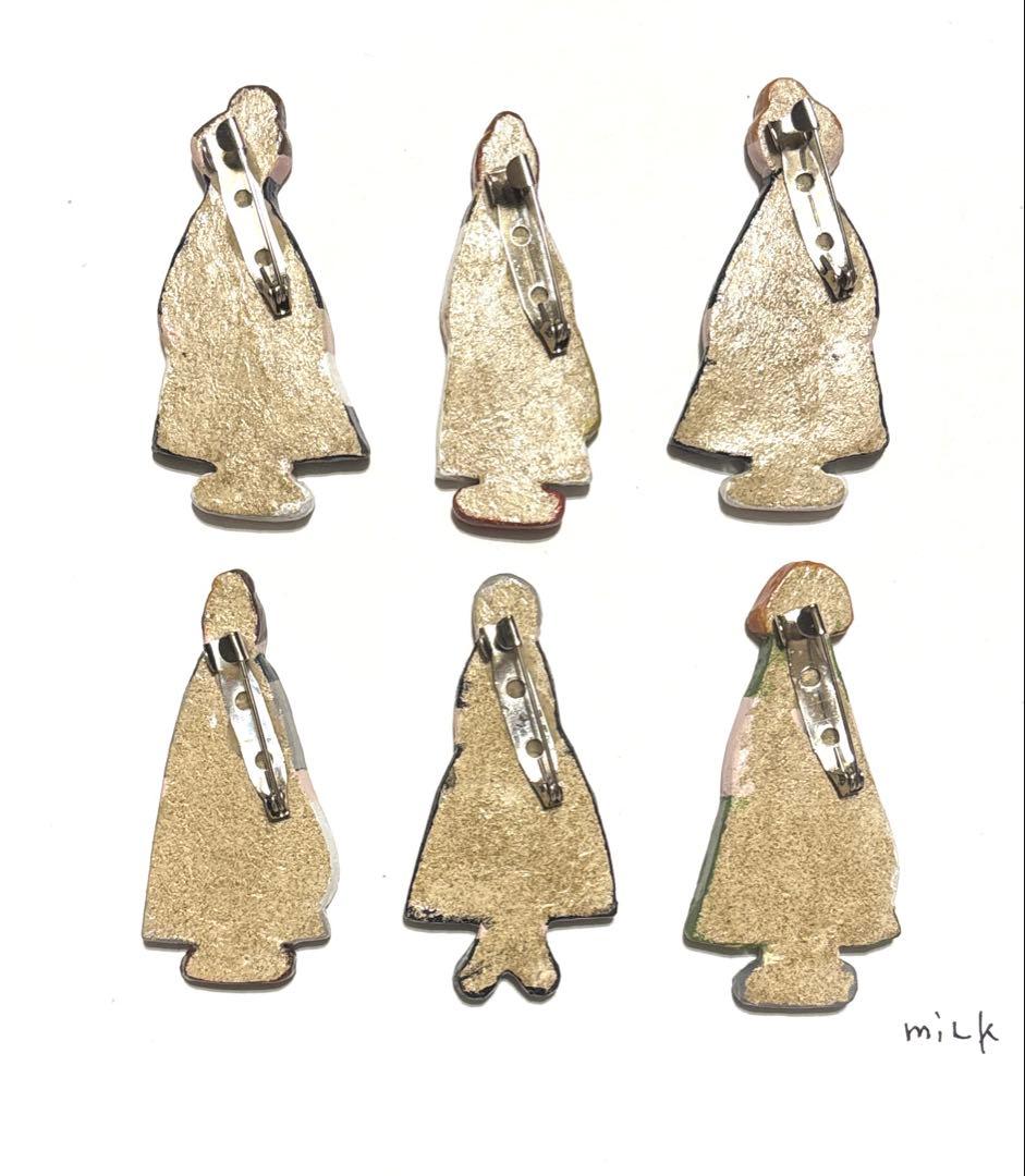 ハンドメイド陶製ブローチ