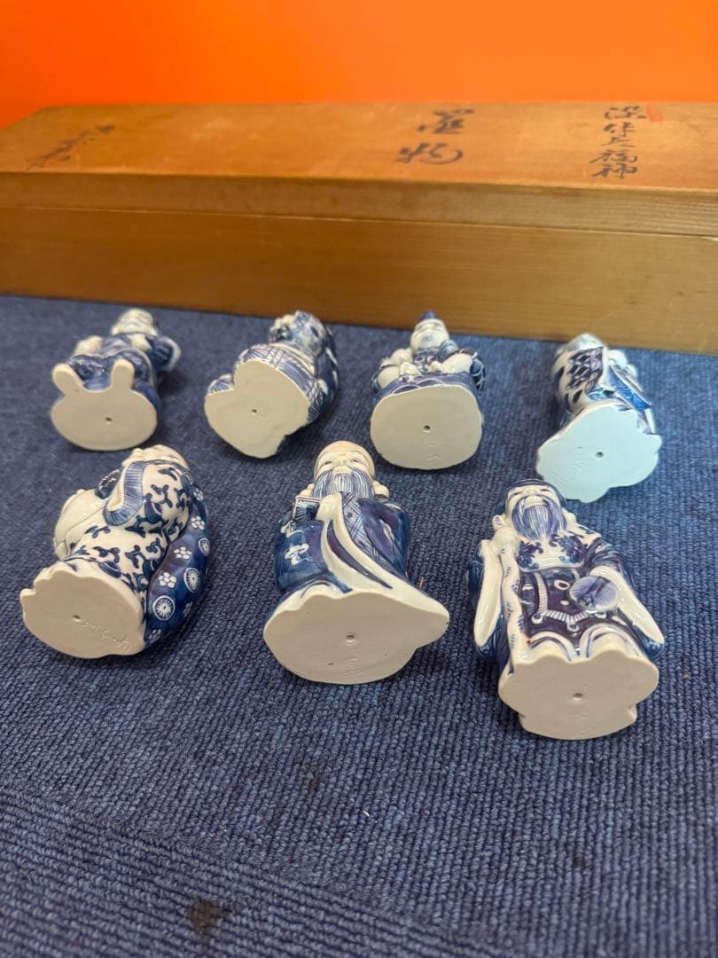 1573  源右衛門 染付七福神 置物 青  共箱 縁起物 オブジェ 飾り物