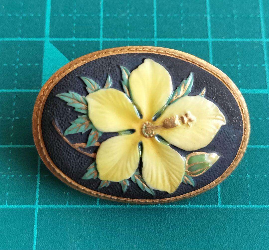 有田焼 俊兼 トシカネ 黄色 ハイビスカス ブローチ
