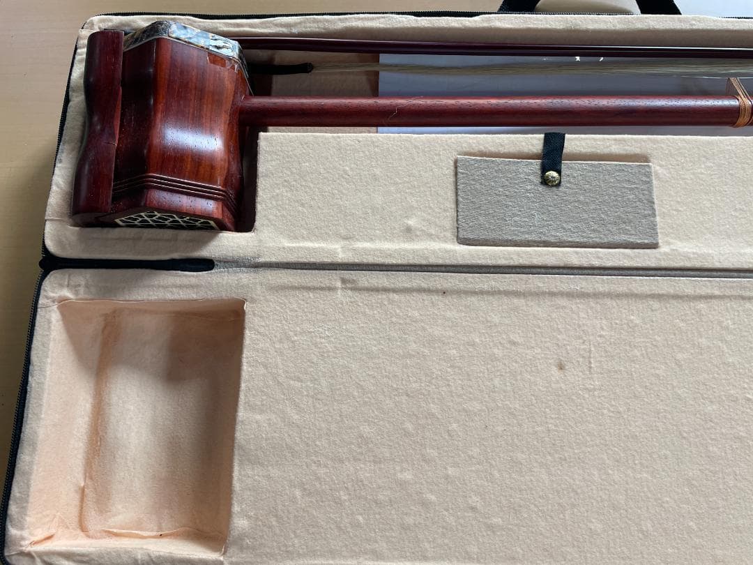 ★状態〇★ 二胡 木製 赤色 ケース 弦 チューナー 松ヤニ 付