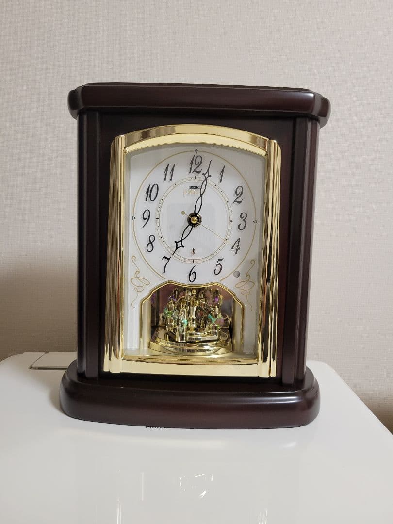 電波置き時計【新品・未使用】 SEIKO セイコー エンブレム　HW582B