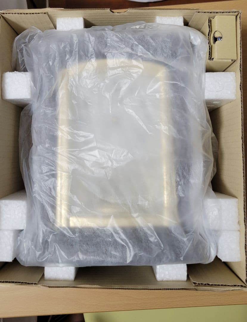 電波置き時計【新品・未使用】 SEIKO セイコー エンブレム　HW582B