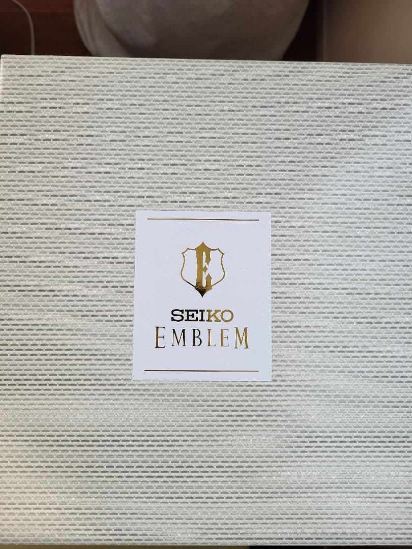 電波置き時計【新品・未使用】 SEIKO セイコー エンブレム　HW582B
