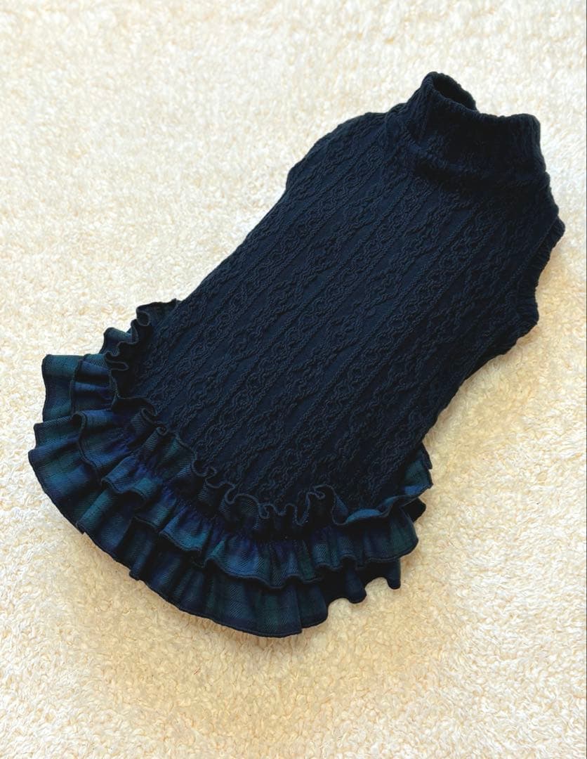 ハンドメイド　犬服　アラン風裾フリルタンクトップ（サイズオーダー）