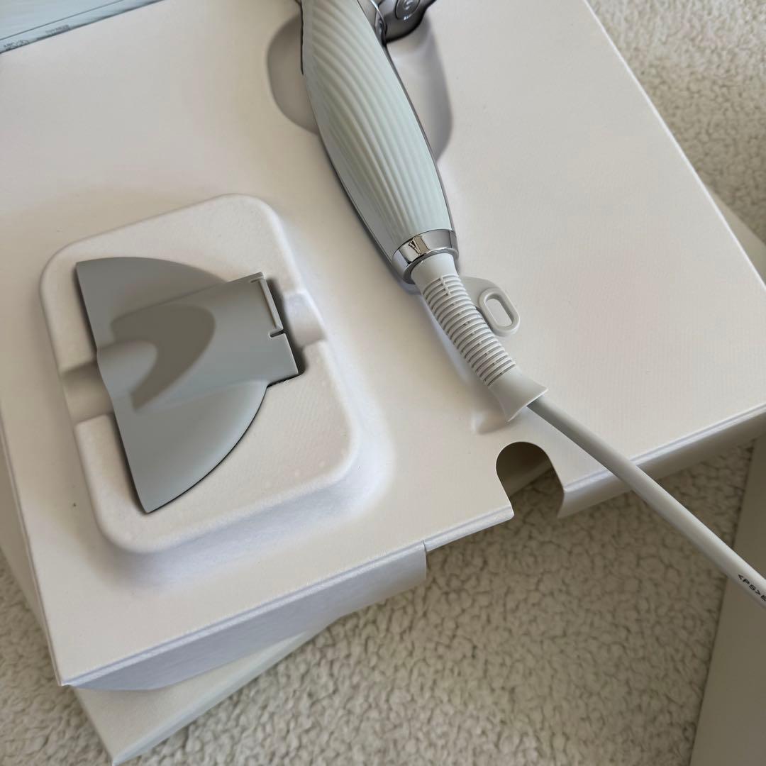 使用年数浅め refabeautechdryer ビューテックドライヤー 白