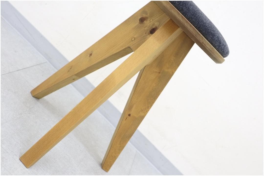 1 NEALD ニールド スツール 1脚 パイン無垢材 木製 チェア 丸椅子