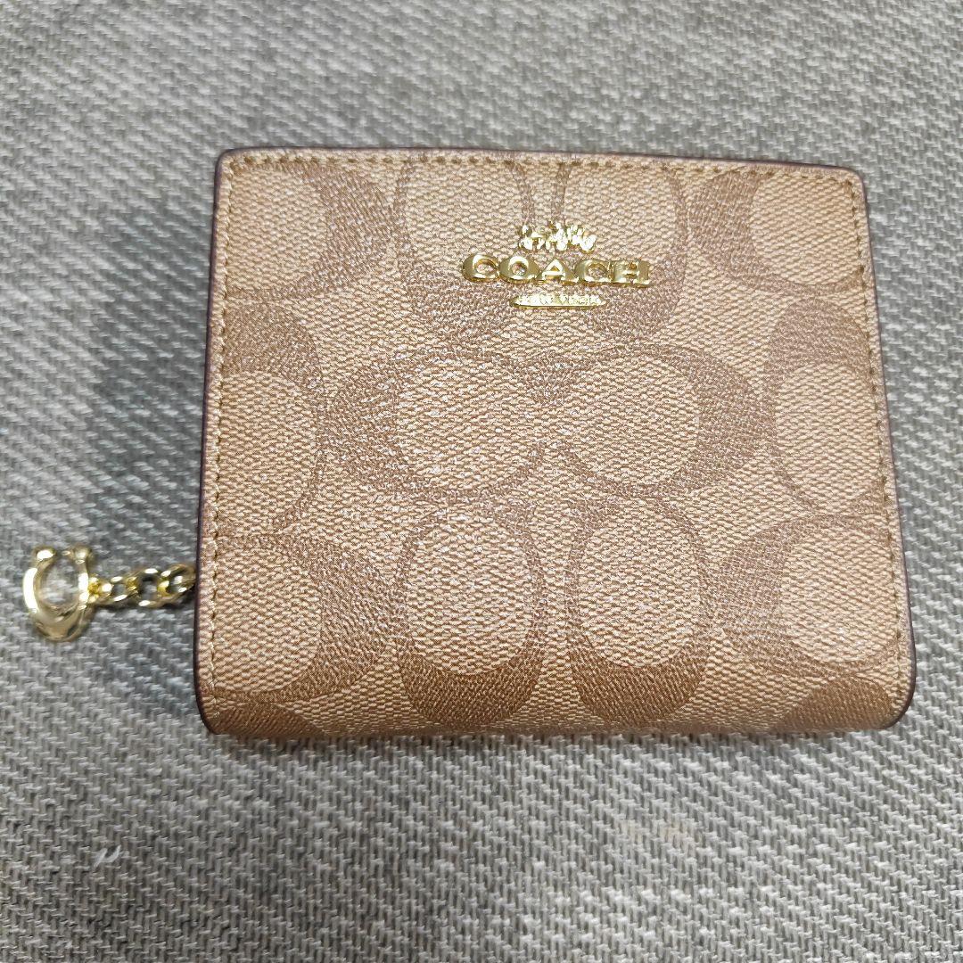 【訳あり】COACH C3309 Cチャーム シグネチャー 二つ折り財布