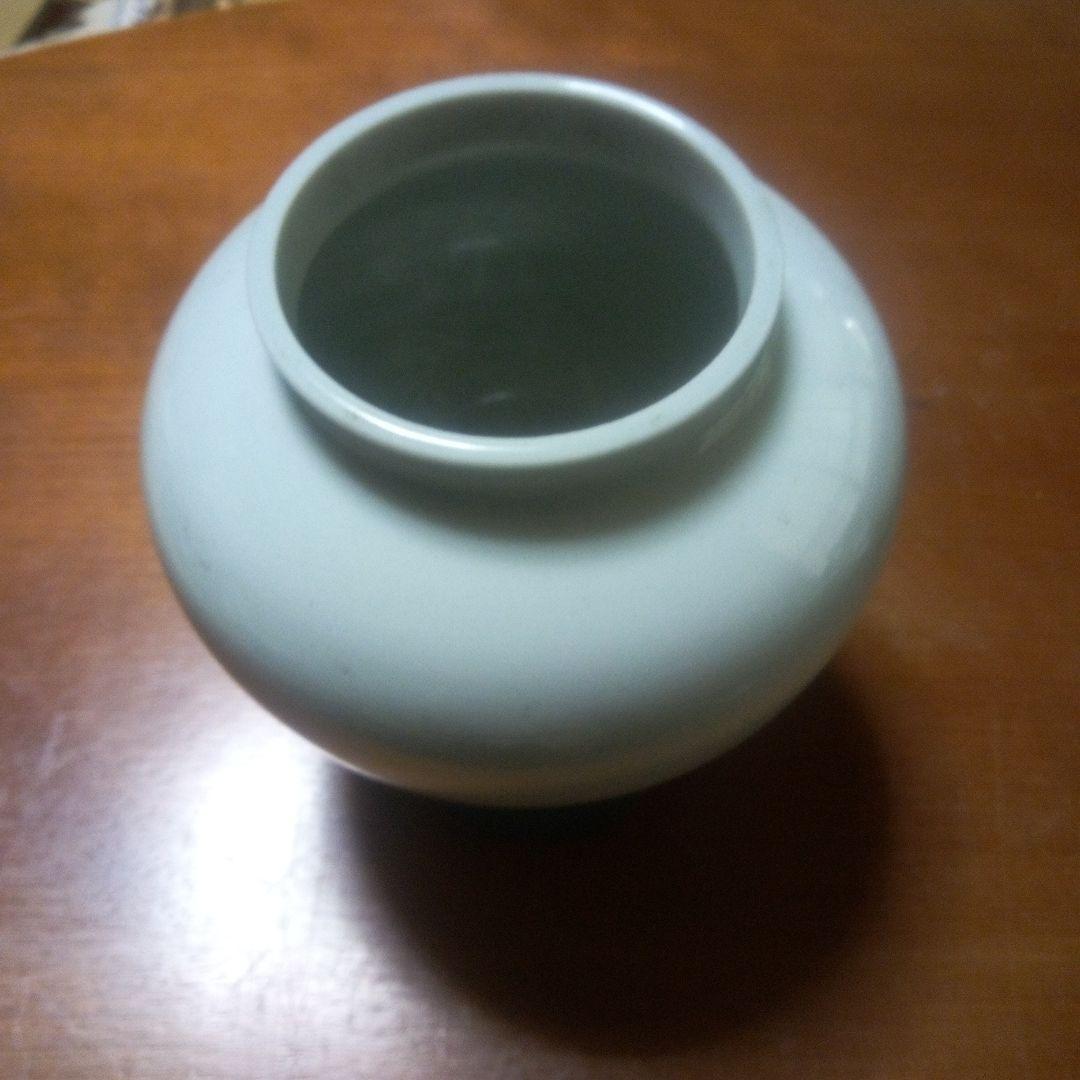 可愛い白青磁壺