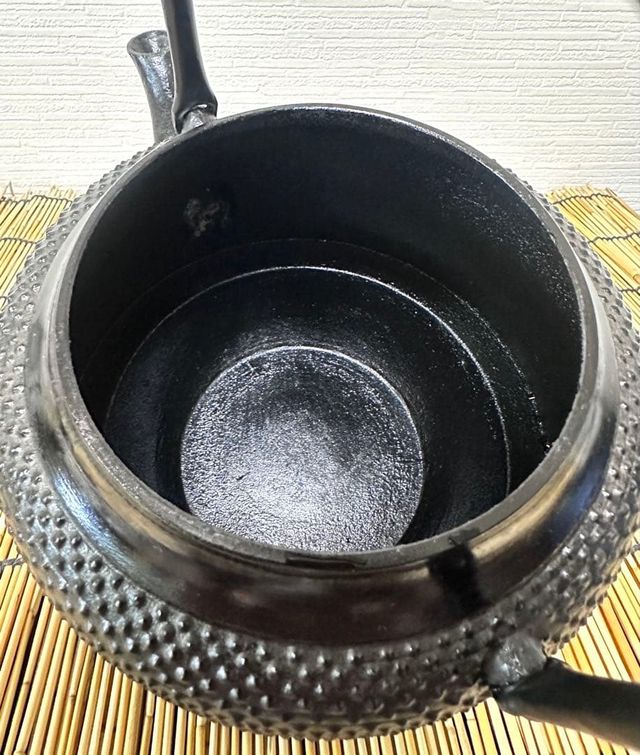 未使用品、供箱等付属品付　南部盛榮堂OIGEN造　１８型アラレ　南部鉄瓶