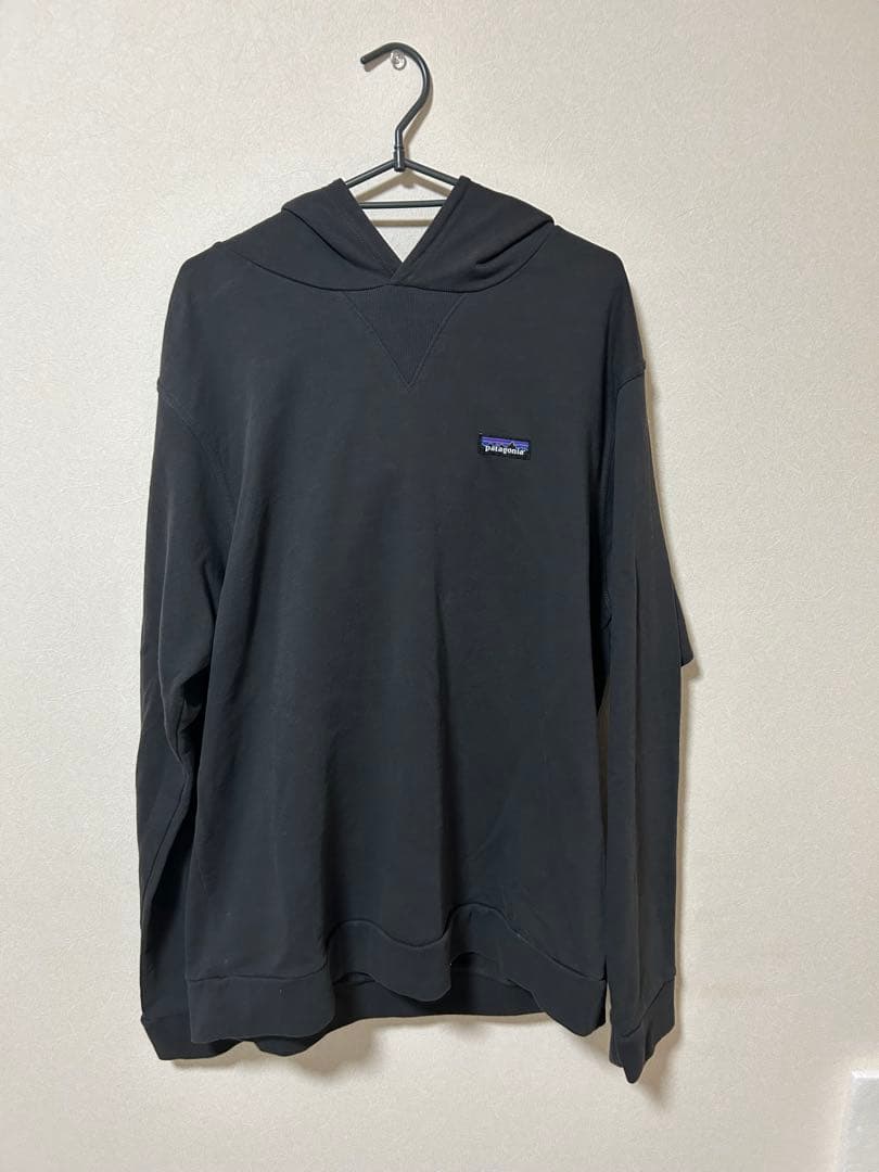 ひ*ー様 patagonia ブラック パーカー L