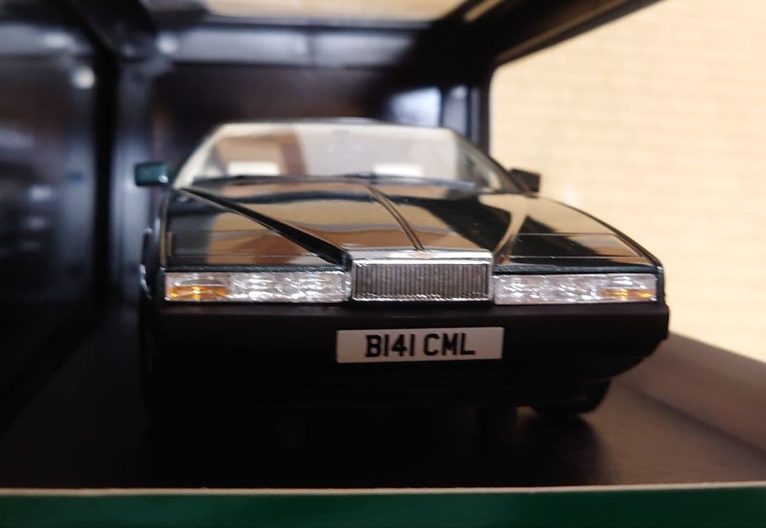 ②CULT 1/18 アストンマーティン・ラゴンダ 1985 グリーンメタリック