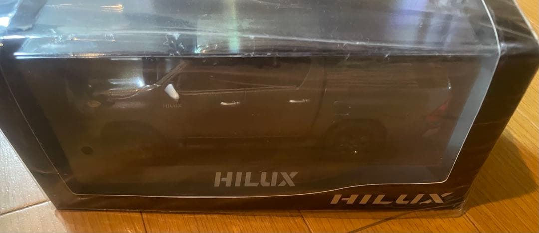 ★新品未開封品★トヨタ HILUX 1/30 ダイキャスト製　ディーラー正規品