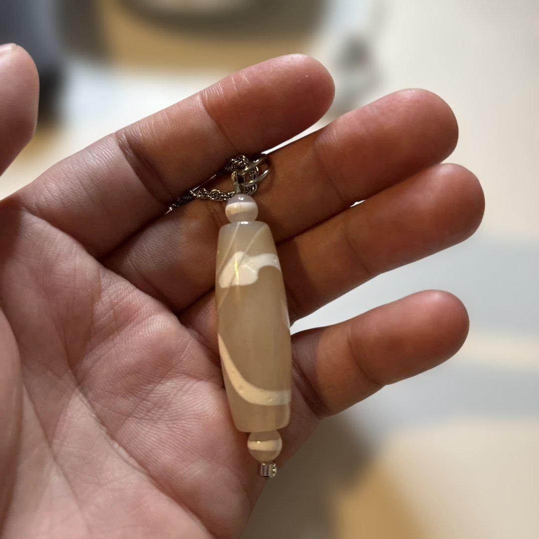 大きな白蛇白天珠様！綺麗！強い効果がありそう！これはおすすめ！