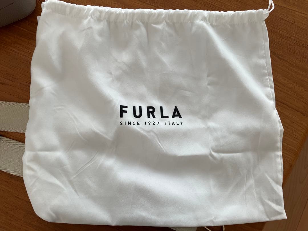 FURLA グレー レザー ショルダーバッグ