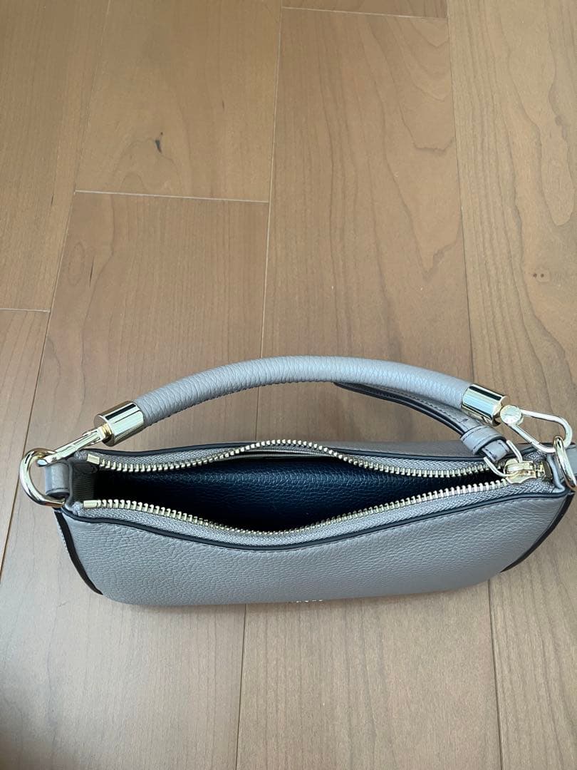 FURLA グレー レザー ショルダーバッグ