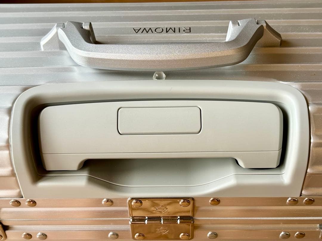 ⭐️ ほぼ新品！Rimowa４輪 パイロット ⭐️ 価格相談 OK！⭐️