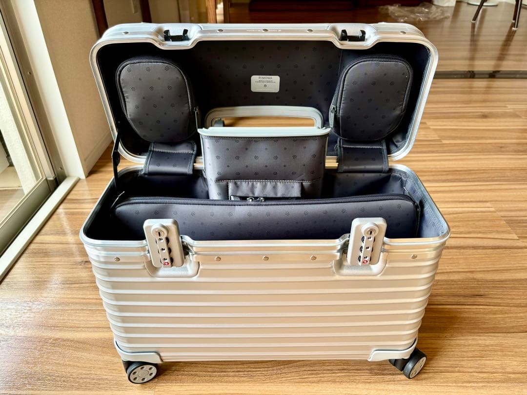 ⭐️ ほぼ新品！Rimowa４輪 パイロット ⭐️ 価格相談 OK！⭐️