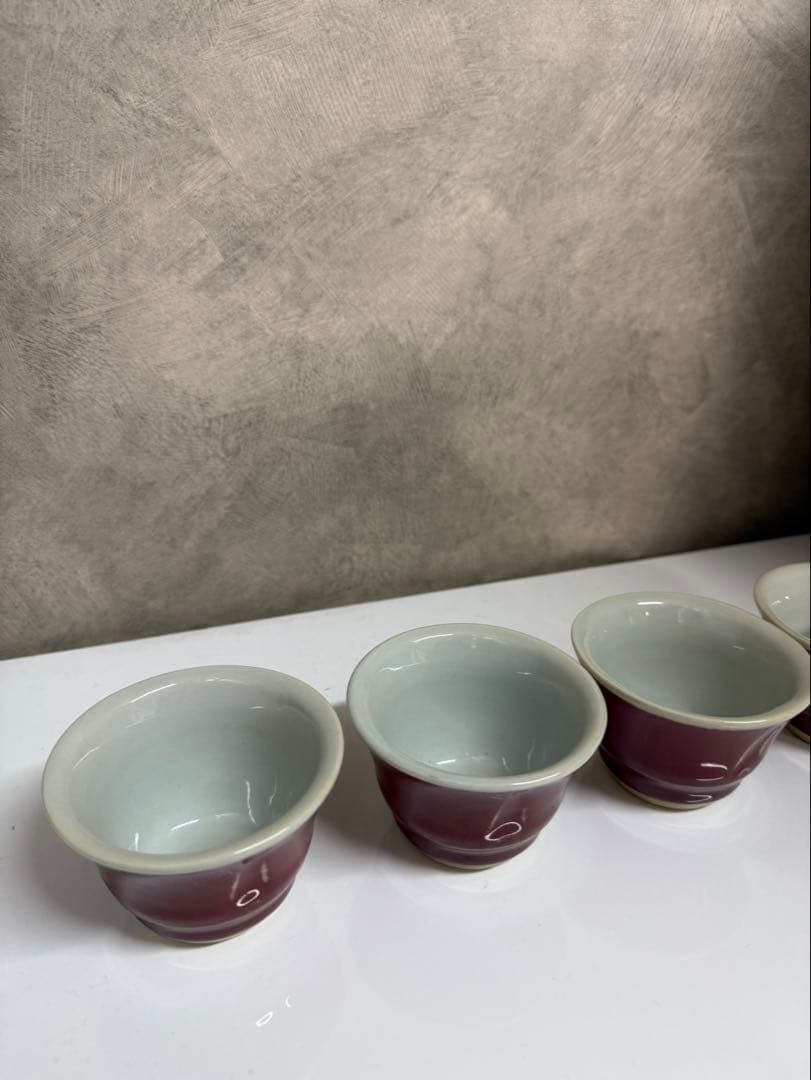 茶器セット　えんじ色と白色の陶器カップピッチャー急須