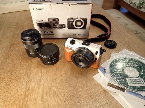 CanonミラーレスカメラEOSMダブルレンズキット18-55mm/M22mm