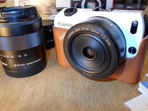 CanonミラーレスカメラEOSMダブルレンズキット18-55mm/M22mm