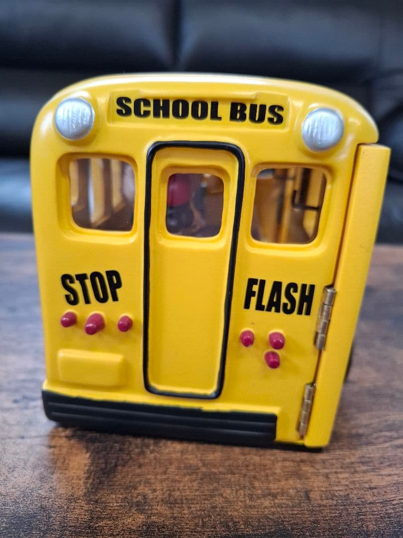 スヌーピー ス クールバス とフィギュアセット