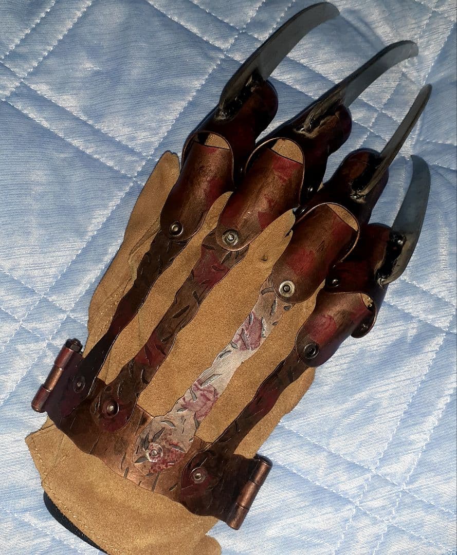 NECA エルム街の悪夢リメイク フレディ グローブ レプリカ ハロウィン