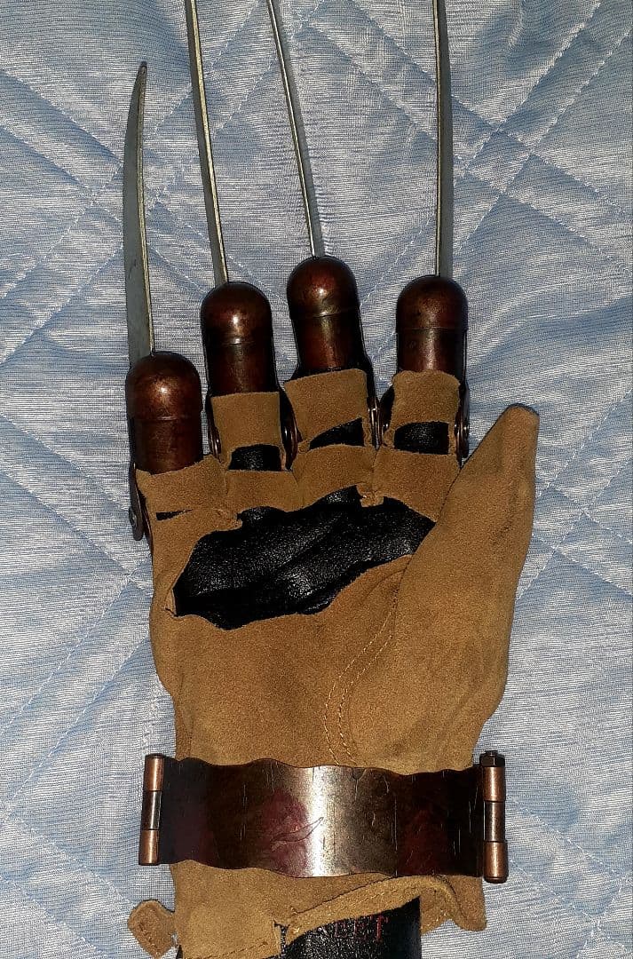 NECA エルム街の悪夢リメイク フレディ グローブ レプリカ ハロウィン