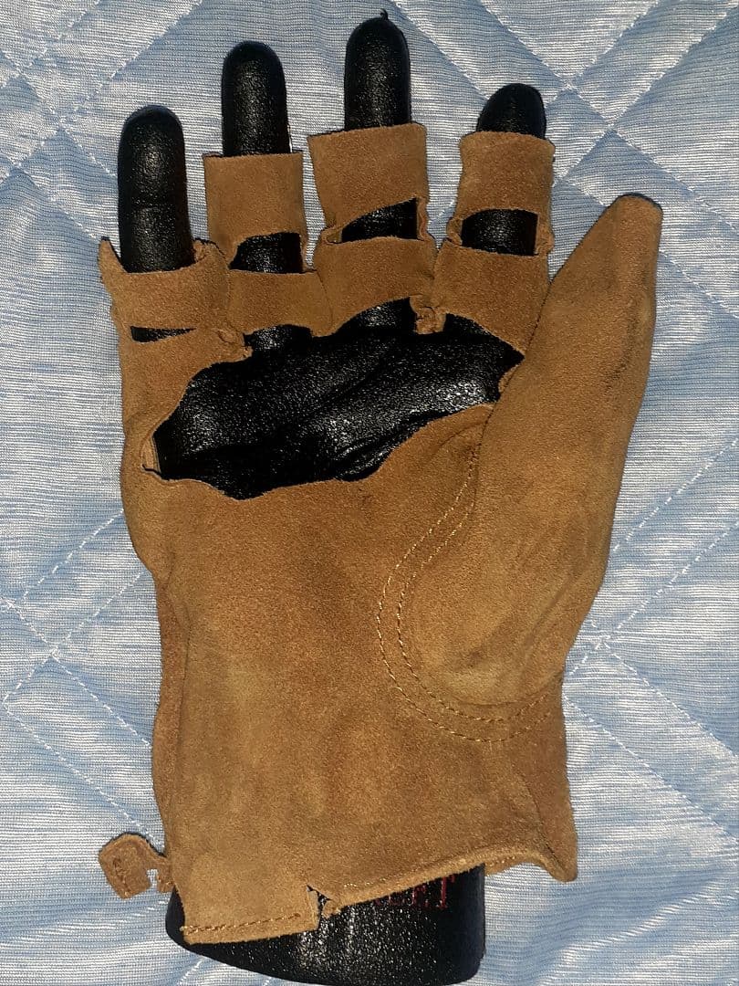 NECA エルム街の悪夢リメイク フレディ グローブ レプリカ ハロウィン