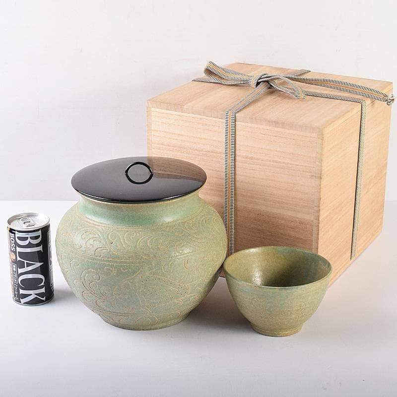 タイ古陶磁　緑釉　刻魚藻文水指　刻花文茶碗　時代箱付　C　R7773B