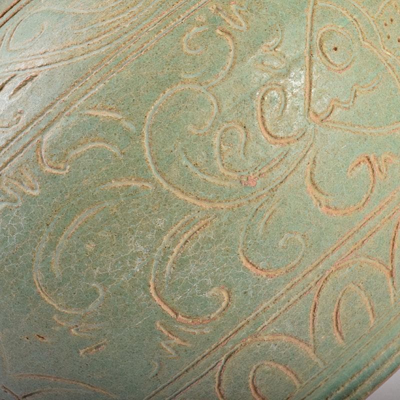 タイ古陶磁　緑釉　刻魚藻文水指　刻花文茶碗　時代箱付　C　R7773B