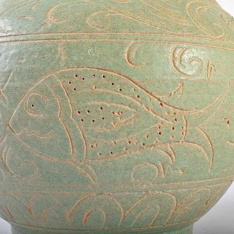 タイ古陶磁　緑釉　刻魚藻文水指　刻花文茶碗　時代箱付　C　R7773B